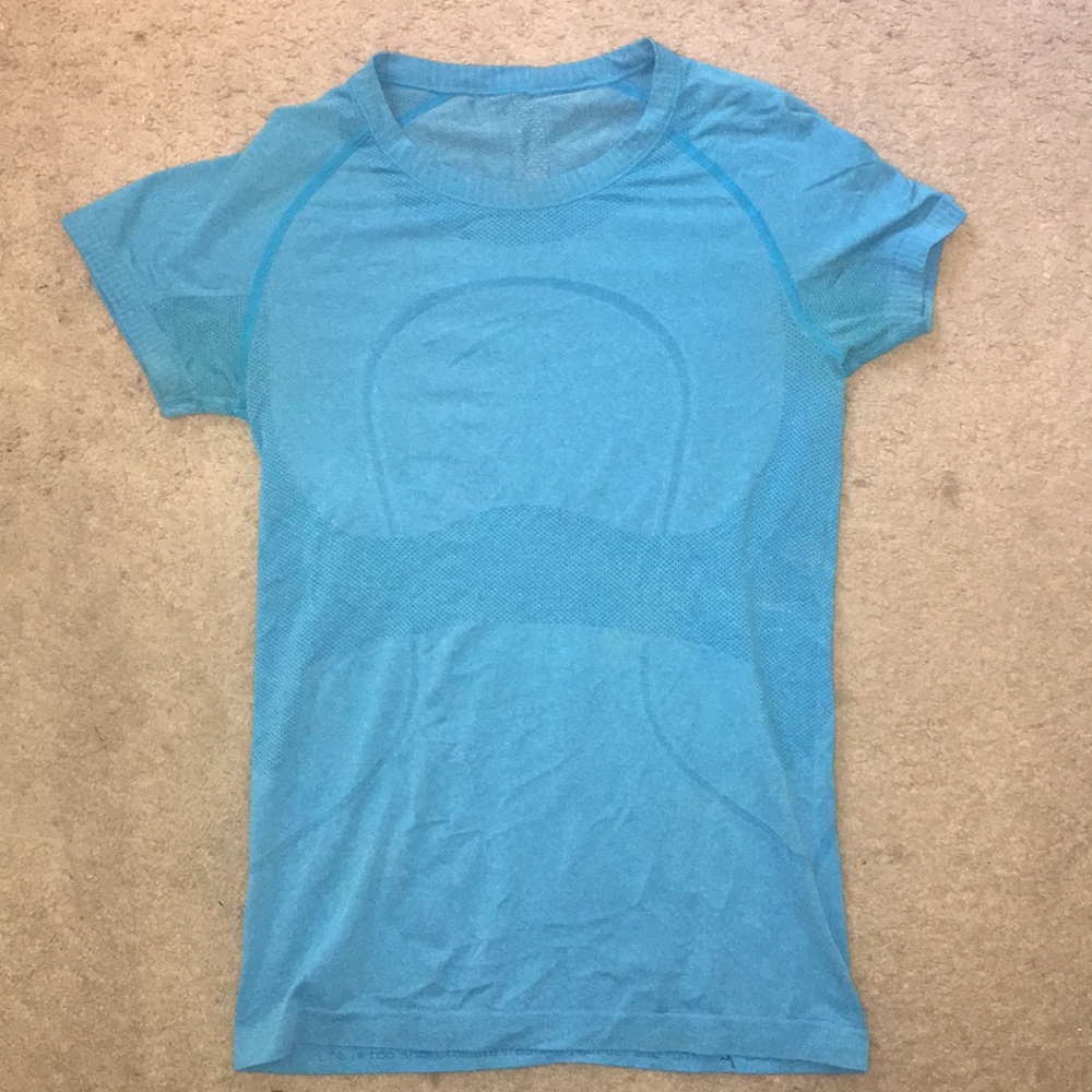 Lululemon workout top super cute!